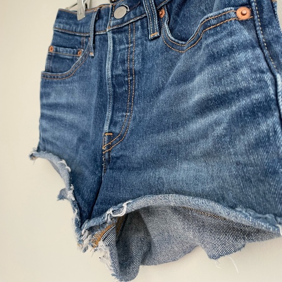 Levi’s High Waisted Jean Shorts - Picture 4 of 7